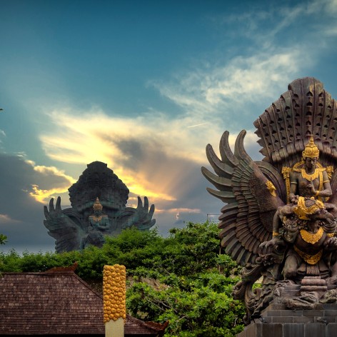 onggokanbatue-bali-indonesia-bali-indoneziia-khram-statui