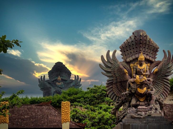 onggokanbatue-bali-indonesia-bali-indoneziia-khram-statui