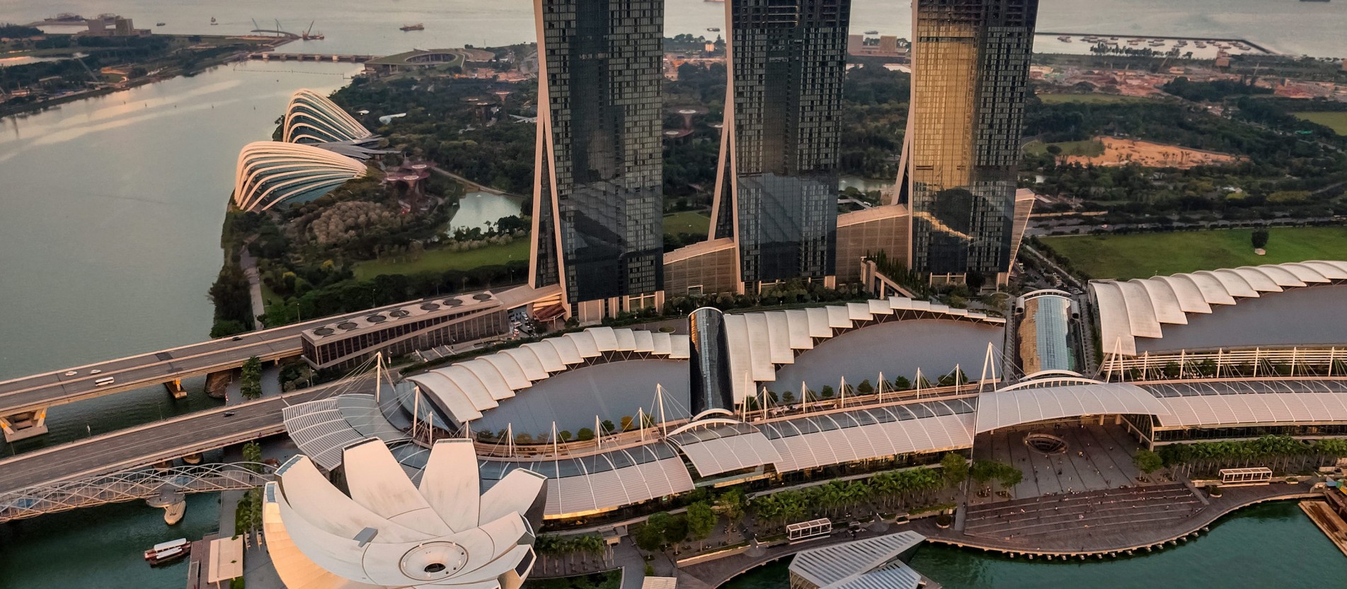 photo-1525625293386-3f8f99389edd